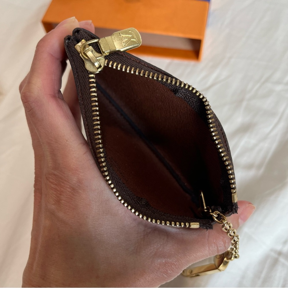 Louis Vuitton Monogram Canvas Key Pouch - Picture 7 of 16